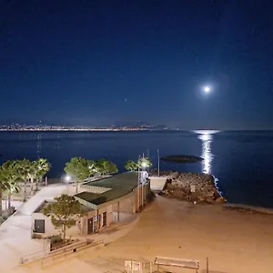  Appartement Antibes: A Nest Perched On The Sea!