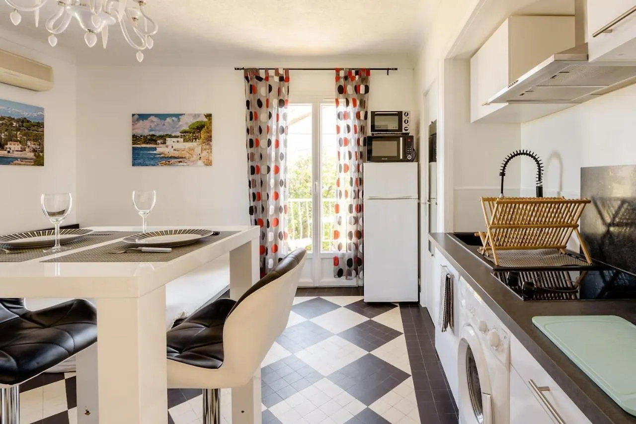 Villa Les Lauriers Antibes 0*,  France