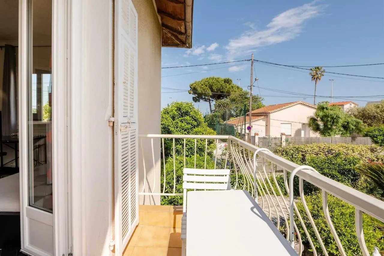 Villa Les Lauriers Antibes 0*,  France